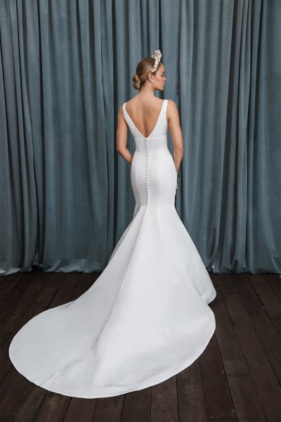 Bridal Collection: Anne Barge 2023 Kent dress back