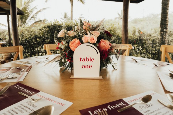 Table one setting menu and flowers