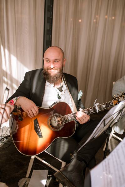 Wedding band smile playing violin and guitar