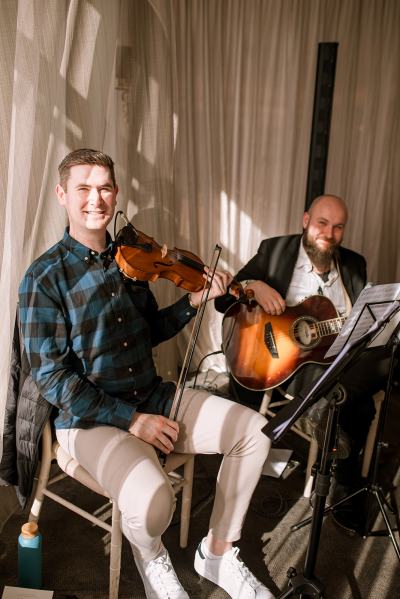 Wedding band smile playing violin and guitar