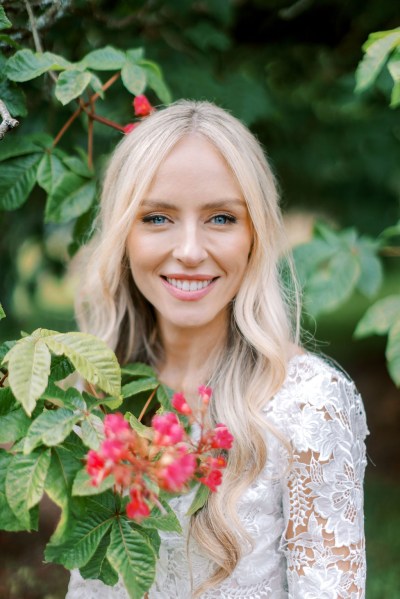 Close up of brides smiling face and flowers