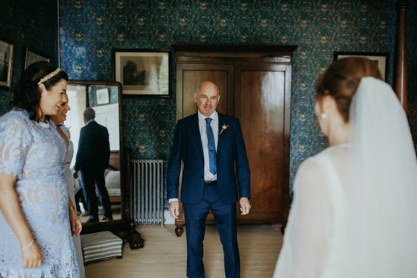 Father sees daughter bride for the first time