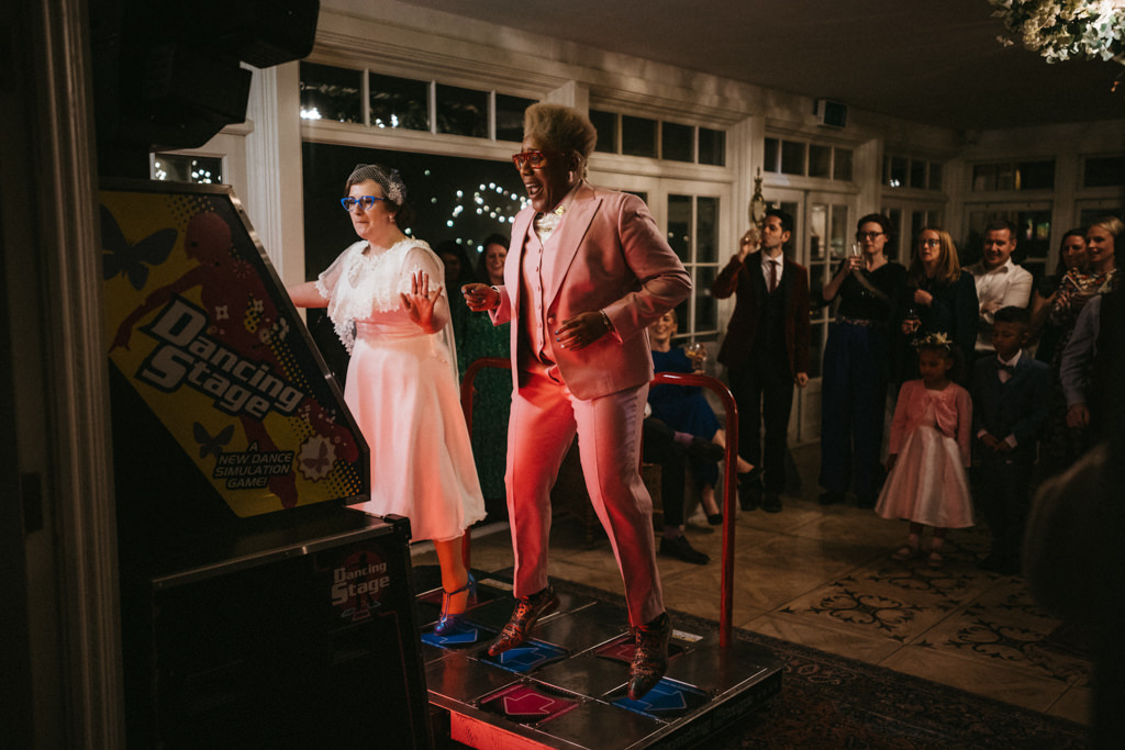 Brides dance on the dancefloor games