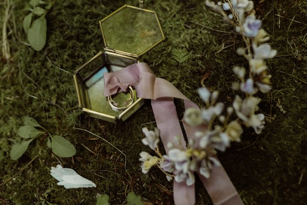 Ring box pink ribbon and flowers