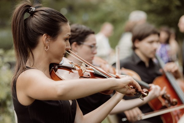 Violinists playing wedding music wedding band