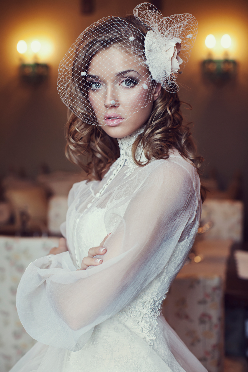 bride wearing fascinator