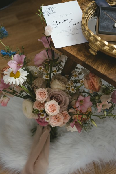 Flowers roses daisies bouquet