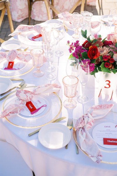 Table 3 setting cutlery plates glasses pink roses flowers