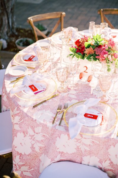 Table setting cutlery plates glasses pink roses flowers