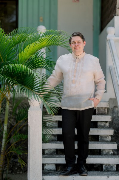 groom walks down the steps