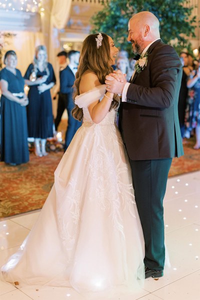 bride and groom dancing on the dancefloor