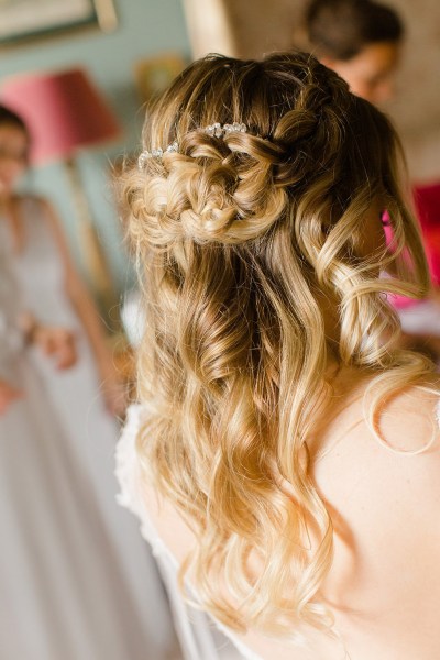 blonde wavy hair bride