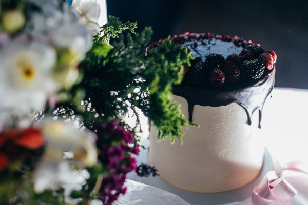 flowers and wedding cake on table