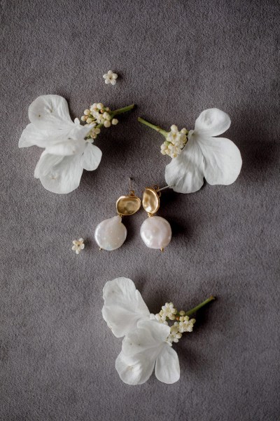 pearl accessories white flowers