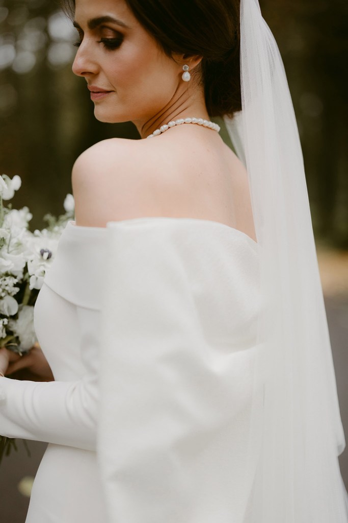 bride from side view veil detail