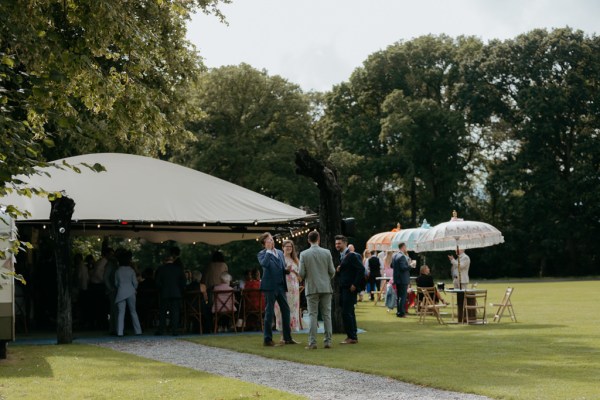 atmosphere shot guests on grass