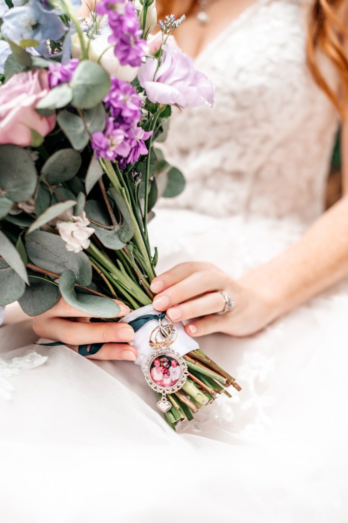 close up detail of brides bouquet flowers