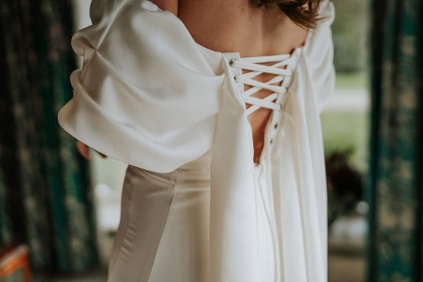 back of brides dress laces up and puffy bridal sleeves dress