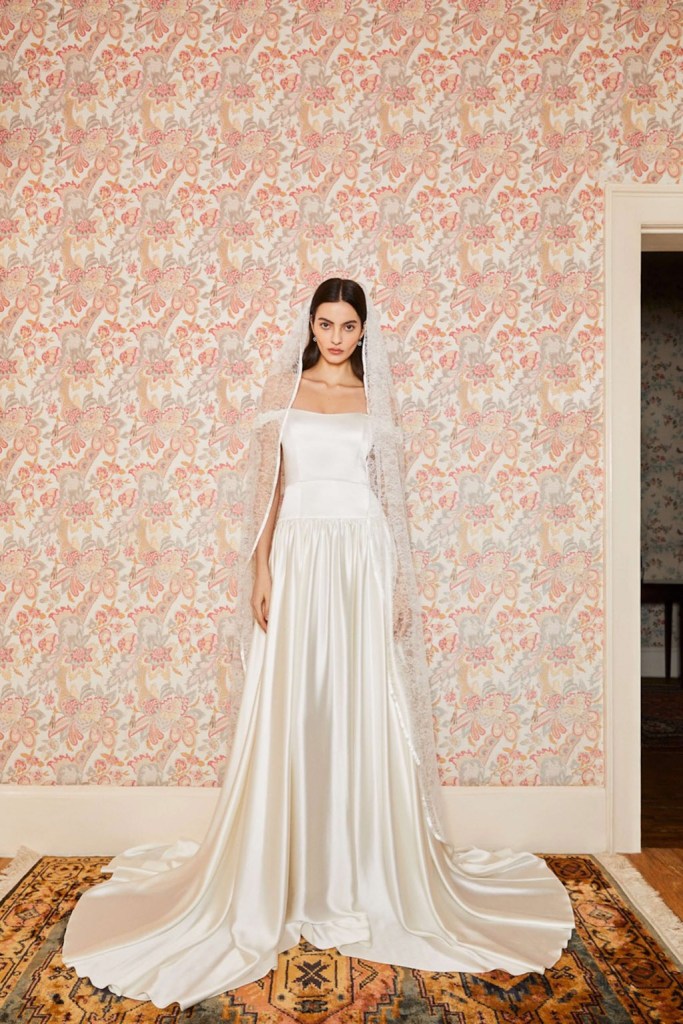 Markarian 2024 Wren White Satin Off The Shoulder Gown €7,550.00