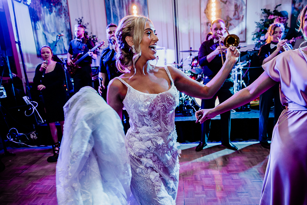 bride on the dancefloor dancing